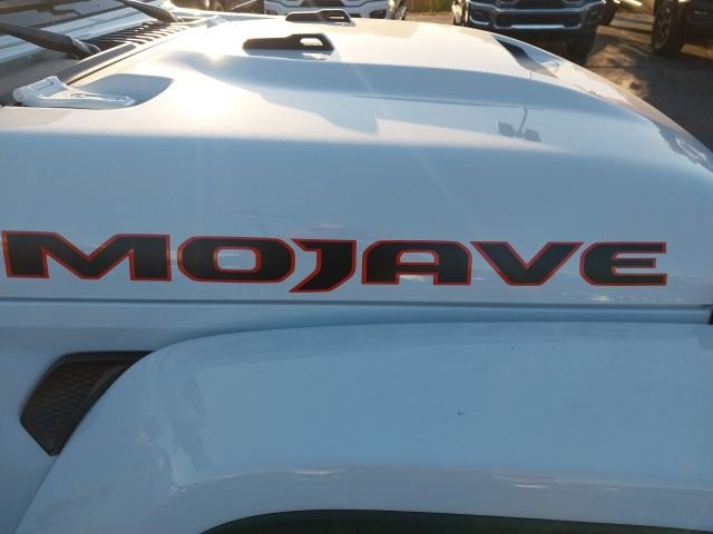 New 2025 Jeep Gladiator Mojave image 18