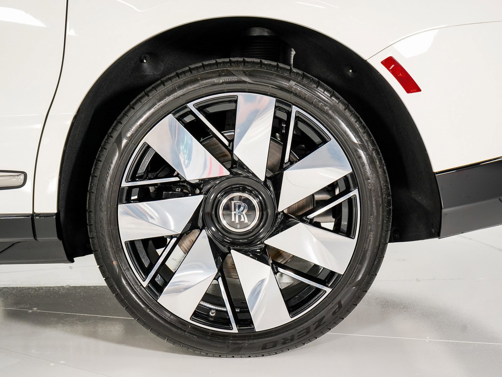 Certified 2025 Rolls-Royce Cullinan image 50