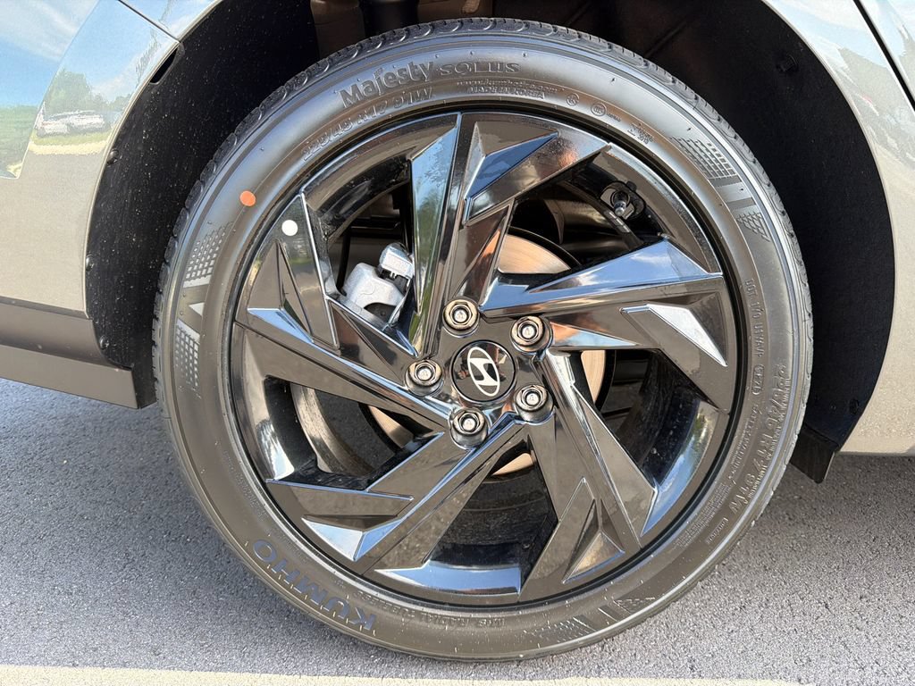 New 2026 Hyundai Elantra Sport FWD image 18