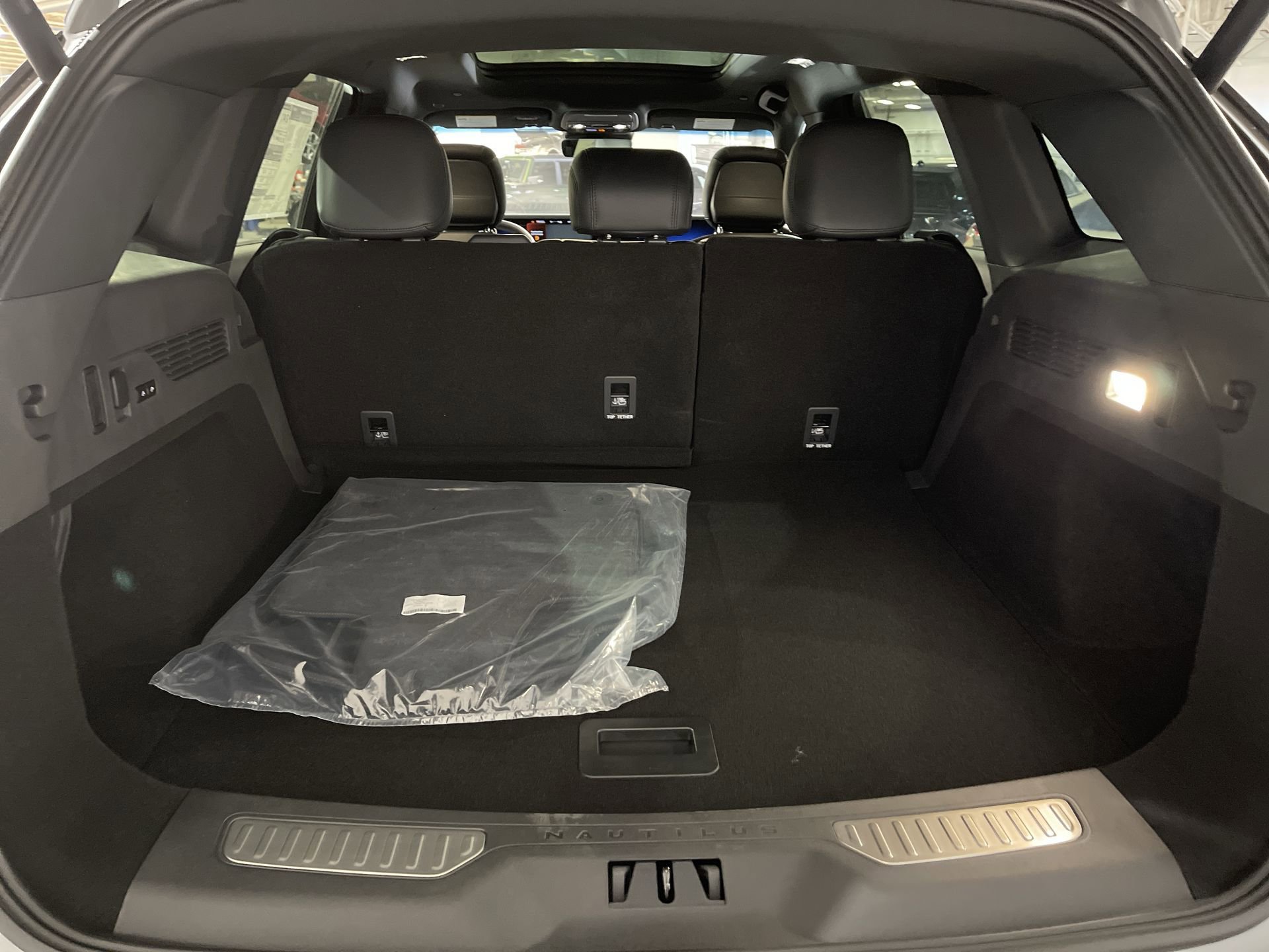 New 2024 Lincoln Nautilus Reserve w/ Equipment Group 202A image 30