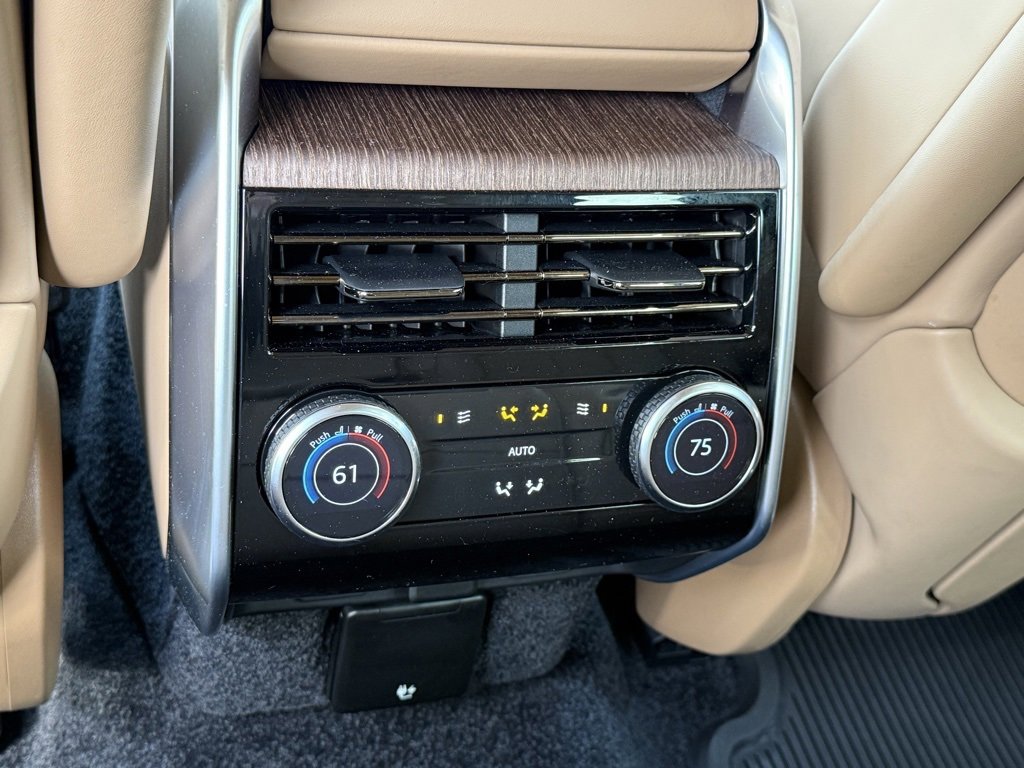 Certified 2024 Land Rover Range Rover SE image 35