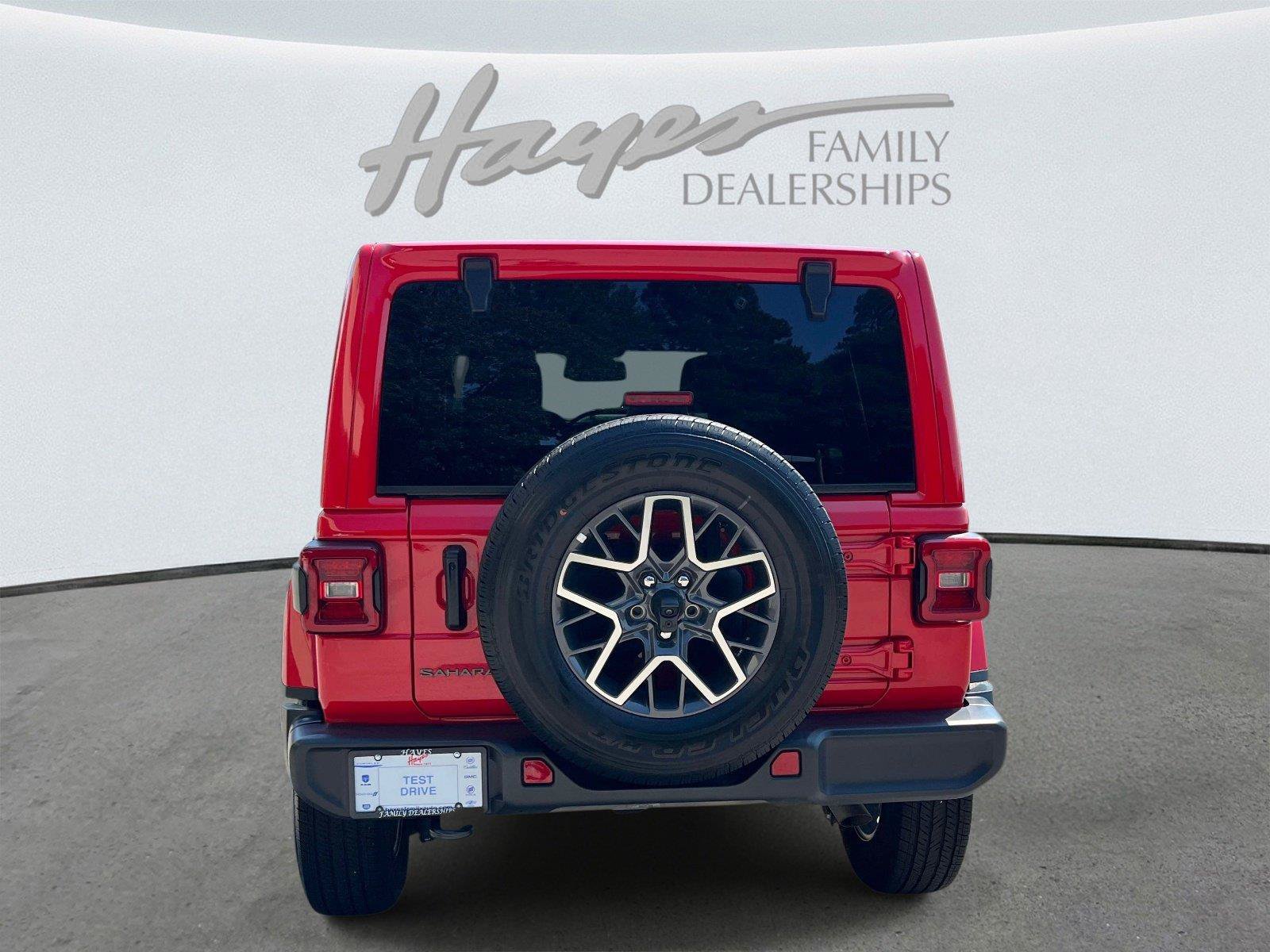 Used 2026 Jeep Wrangler Unlimited Sahara AWD/4WD image 4