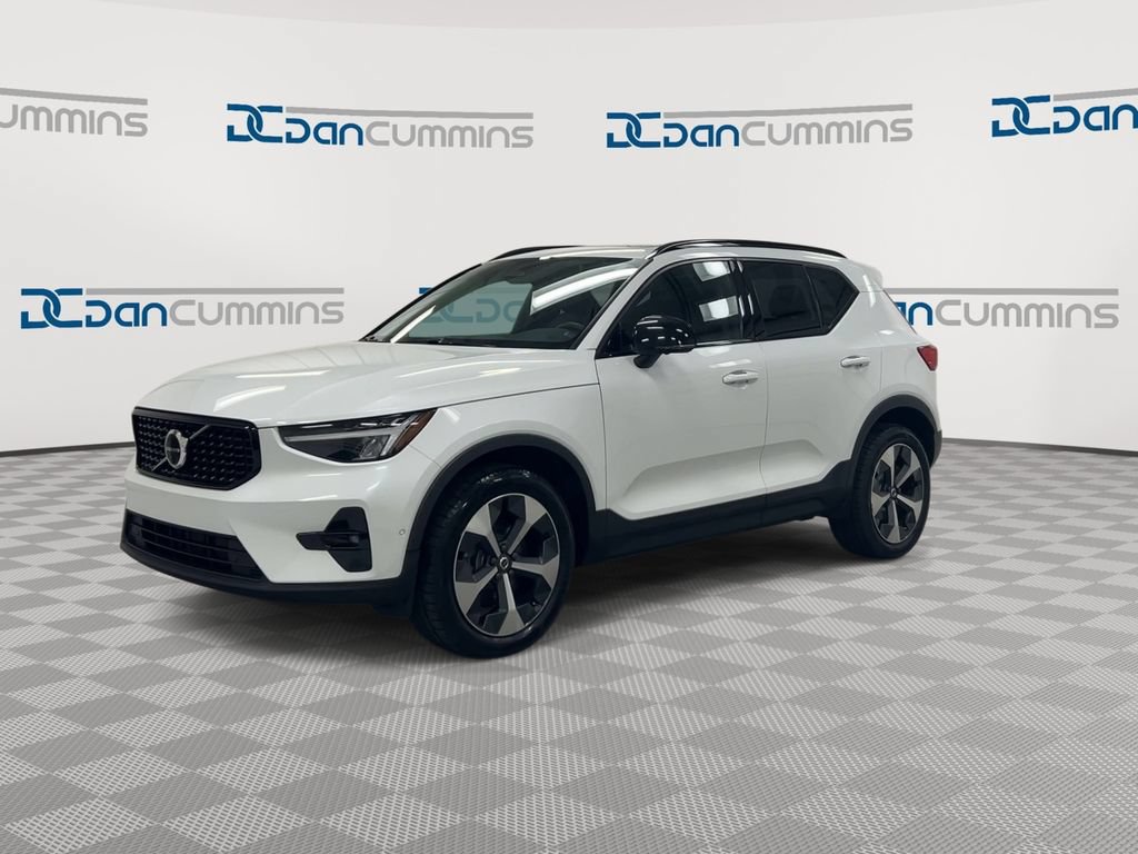 Used 2023 Volvo XC40 B4 Ultimate FWD image 4