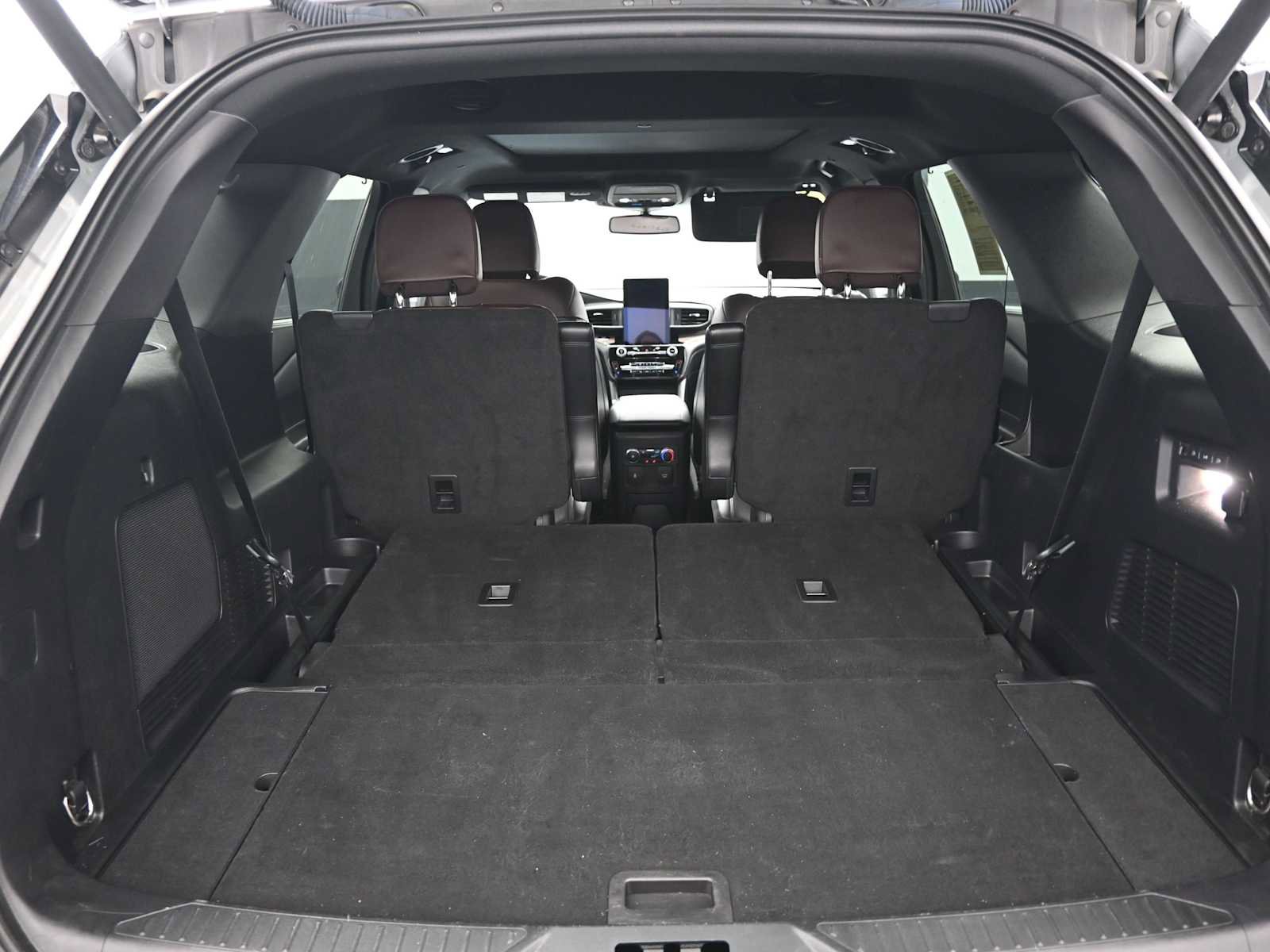 Used 2022 Ford Explorer Platinum w/ Technology Package image 17