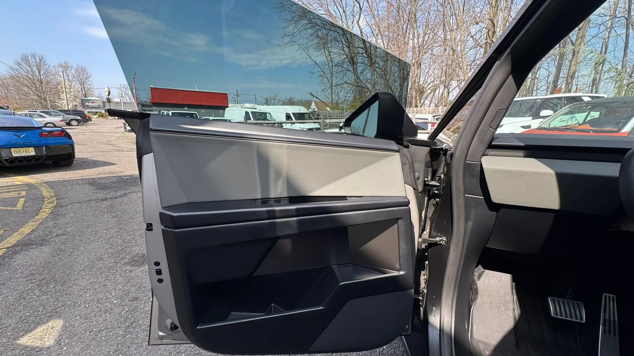 Used 2024 Tesla Cybertruck AWD Crew Cab image 9