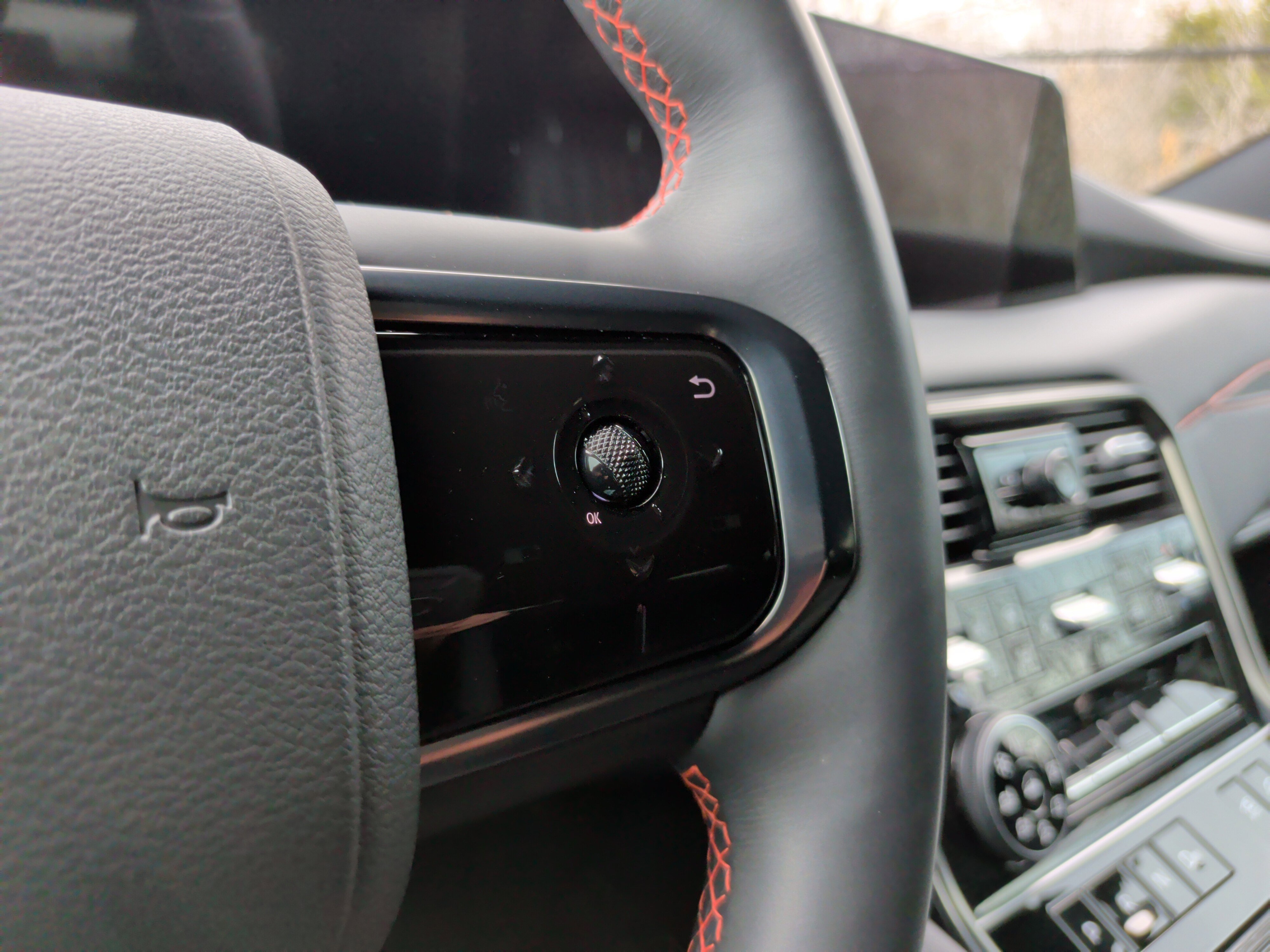 Used 2025 Nissan Armada PRO-4X w/ Pro-4X Premium Package image 23