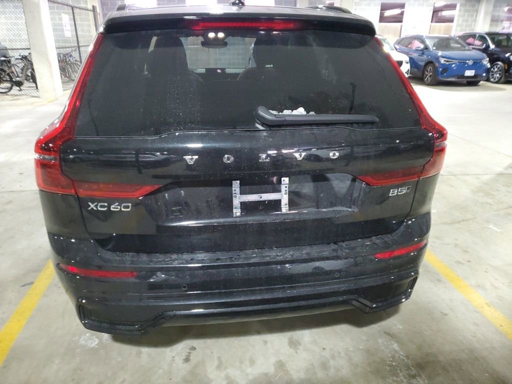 Certified 2026 Volvo XC60 B5 Core image 33
