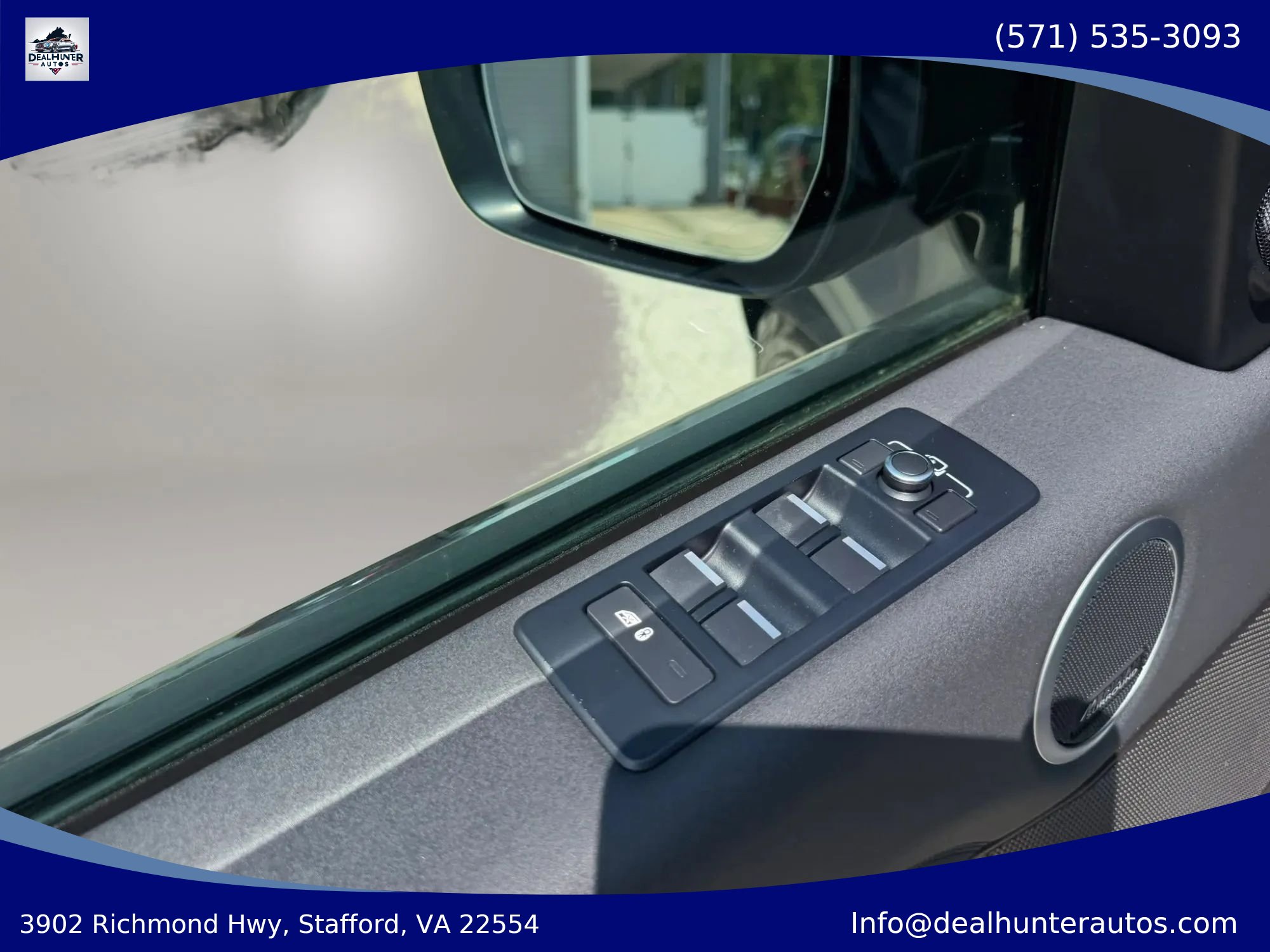 Used 2017 Land Rover Discovery HSE AWD/4WD image 27