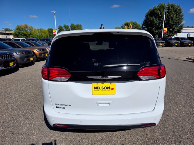 New 2027 Chrysler Pacifica LX FWD image 10