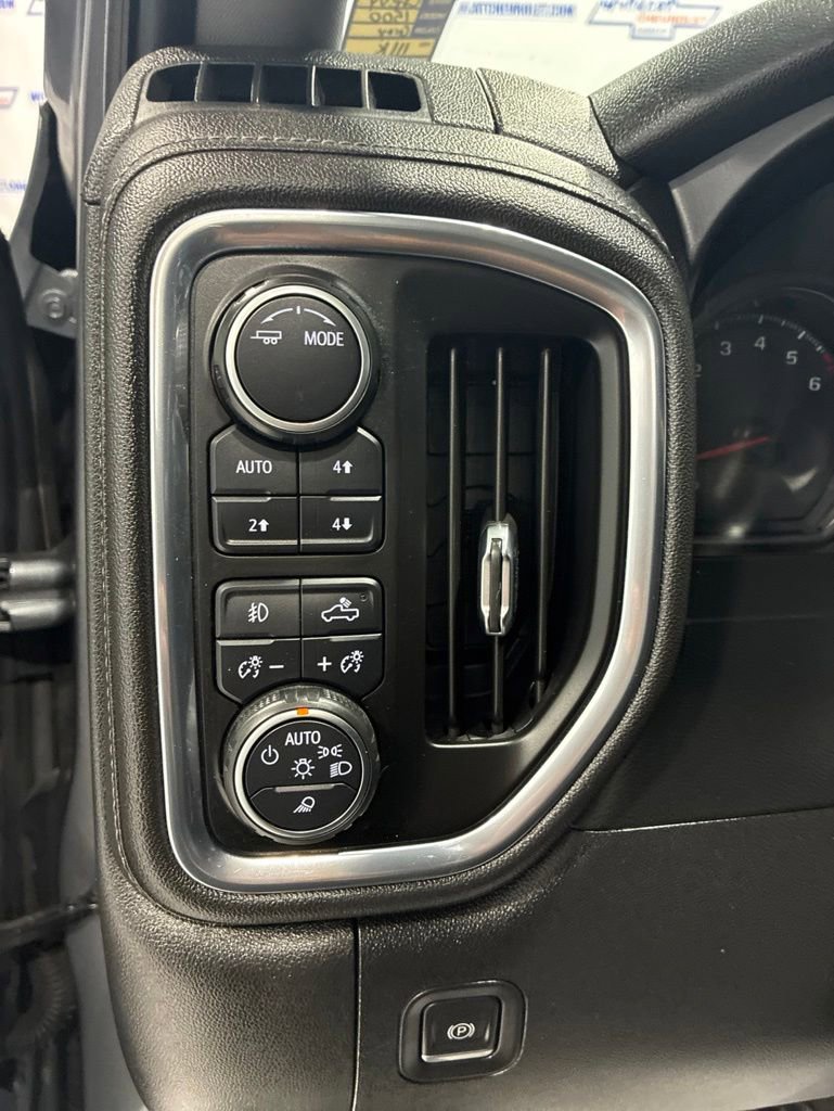 Used 2021 Chevrolet Silverado 1500 LT Trail Boss w/ Convenience Package II AWD/4WD image 18