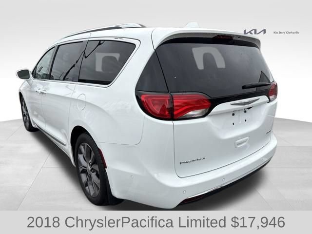 Used 2018 Chrysler Pacifica Limited w/ Tire & Wheel Group FWD image 6