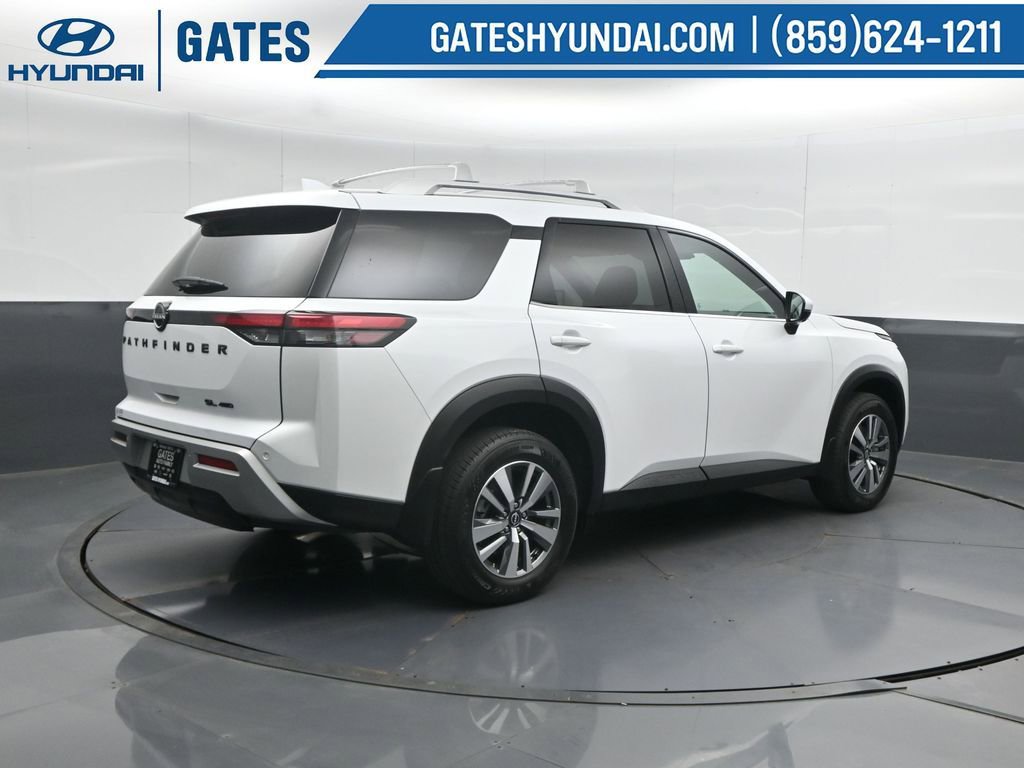 Used 2025 Nissan Pathfinder SL w/ Black Appearance Package AWD/4WD image 2