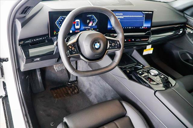 Certified 2025 BMW 530i xDrive AWD/4WD image 10