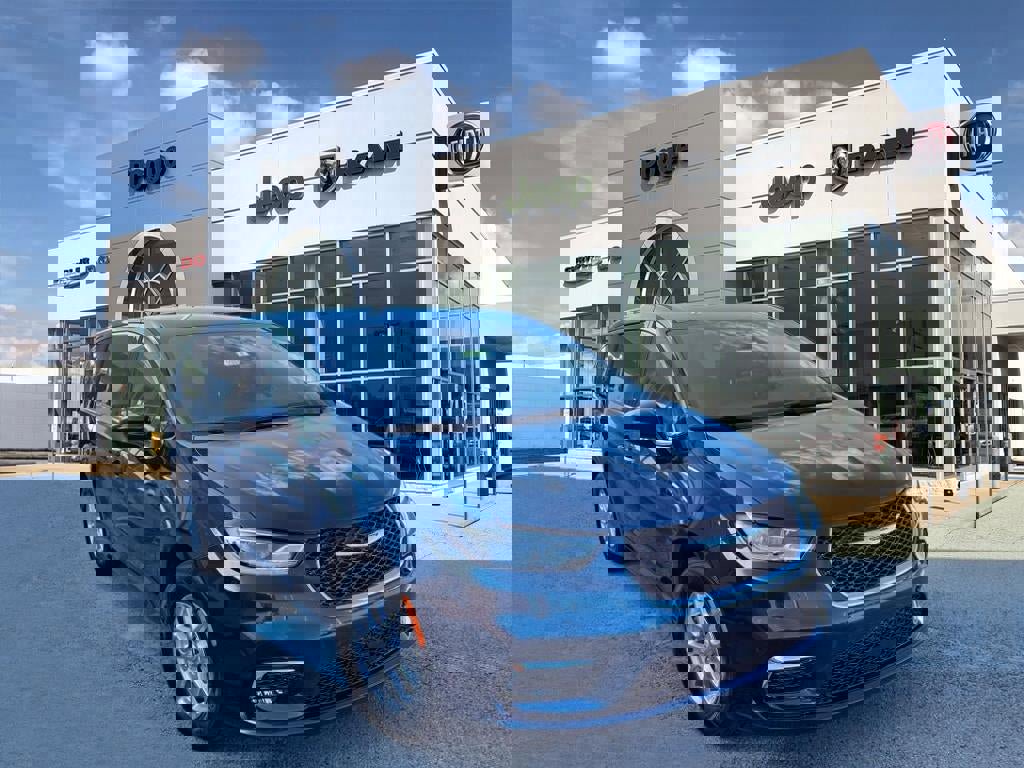 New 2025 Chrysler Pacifica Select image 1