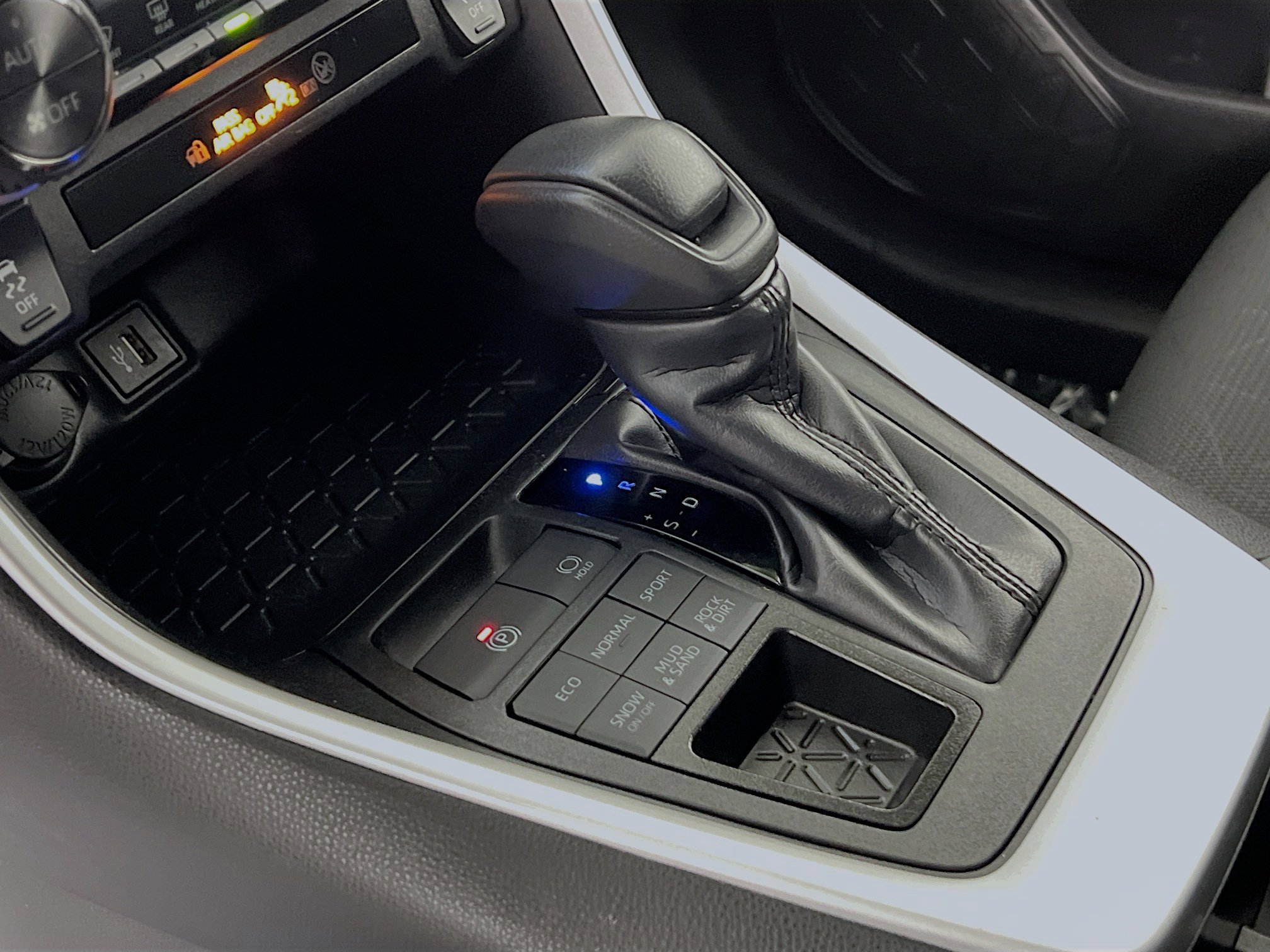 Used 2025 Toyota RAV4 XLE image 24