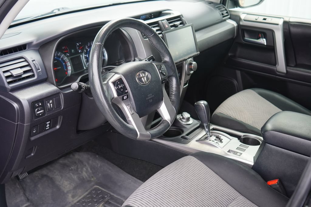 Used 2018 Toyota 4Runner SR5 AWD/4WD image 12