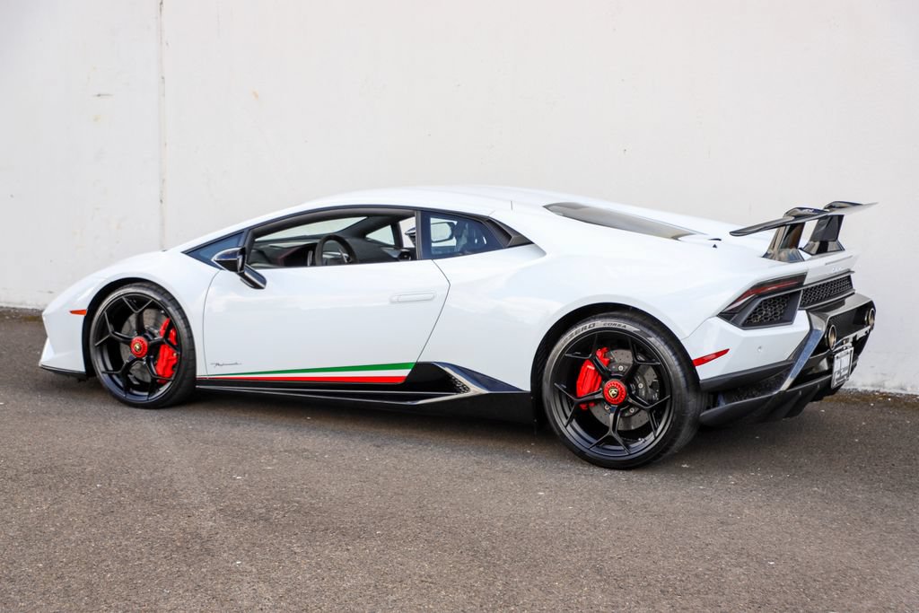 Used 2018 Lamborghini Huracan Performante AWD/4WD image 9