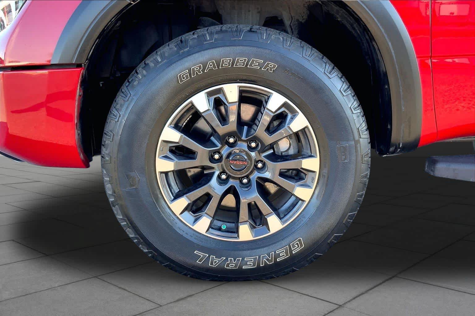 Used 2021 Nissan Titan PRO-4X w/ Pro-4x Convenience Package AWD/4WD image 11