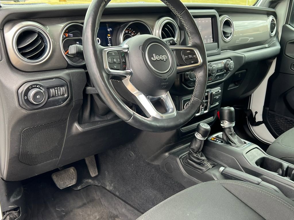 Used 2018 Jeep Wrangler Unlimited Sahara image 16
