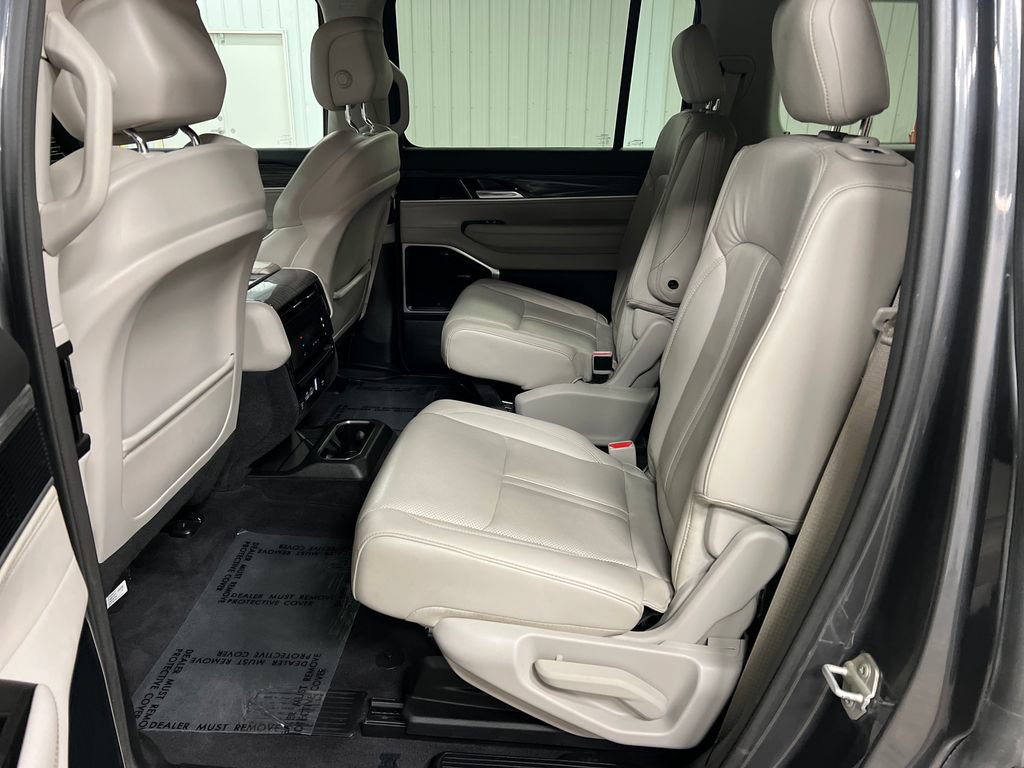 Used 2022 Jeep Wagoneer Series III w/ Flexible Seating Group AWD/4WD image 15