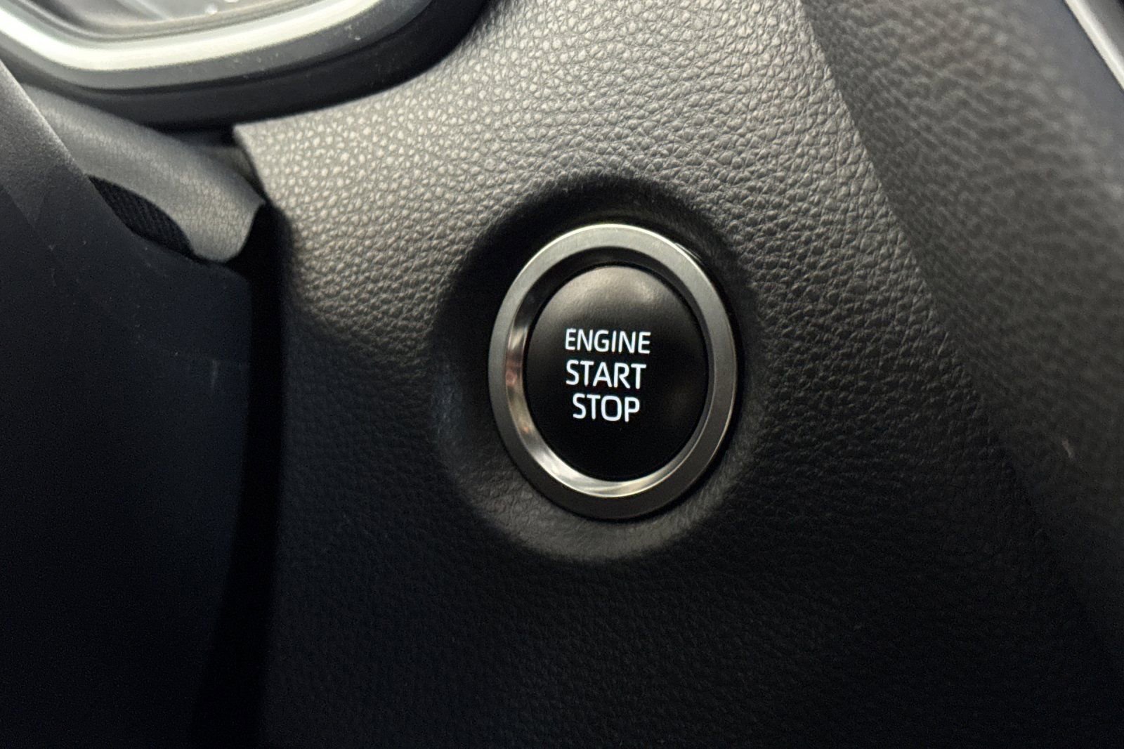 Used 2025 Toyota Corolla SE w/ SE Package FWD image 29