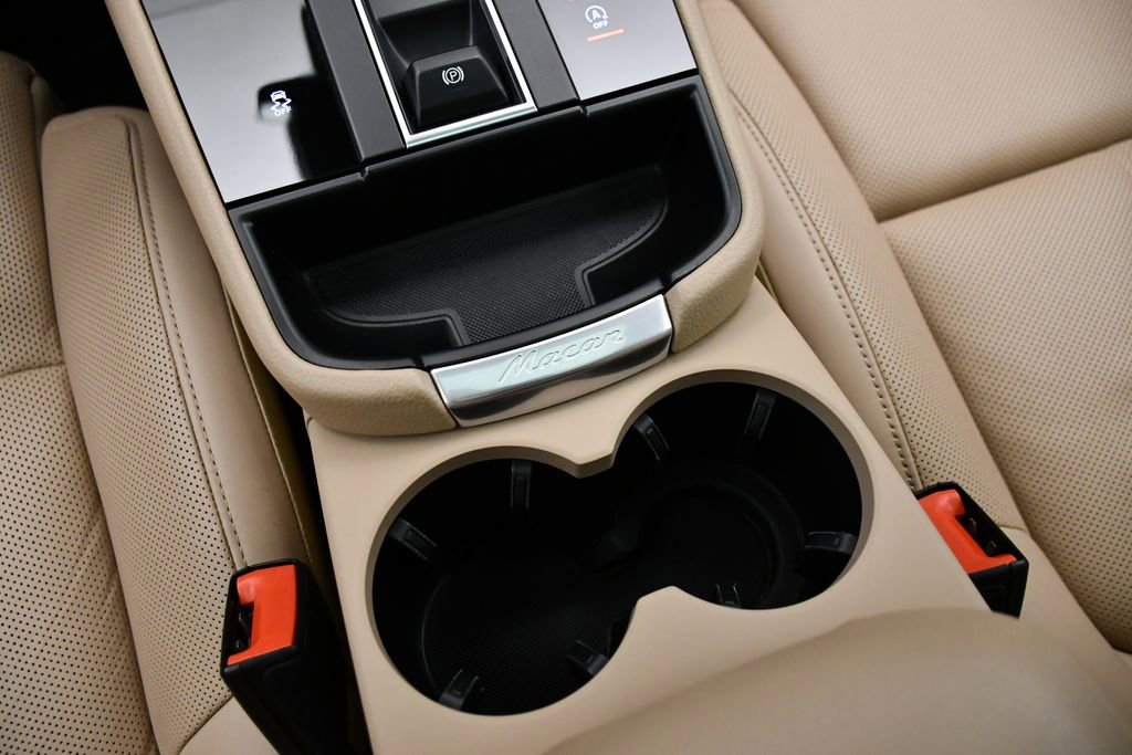Certified 2023 Porsche Macan Turbo image 34