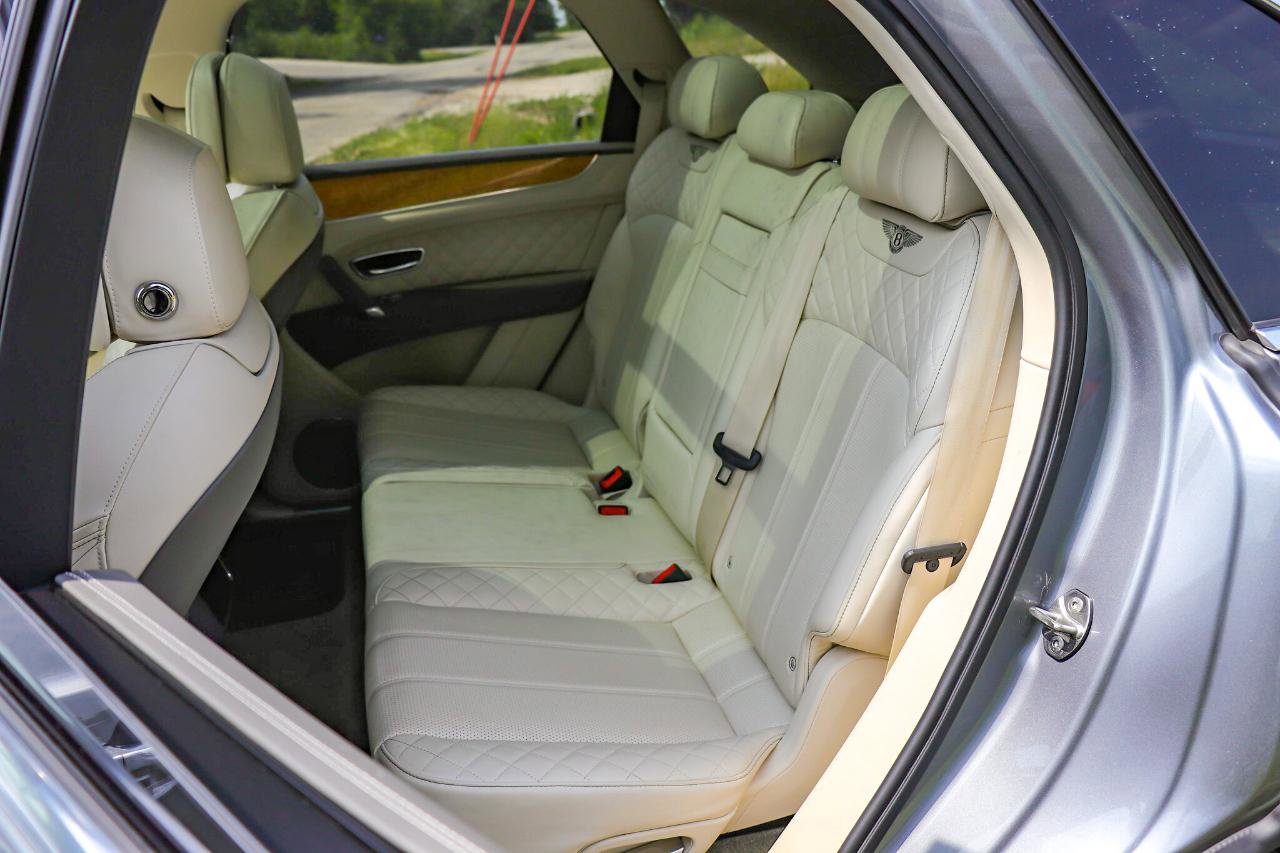 Used 2017 Bentley Bentayga image 28
