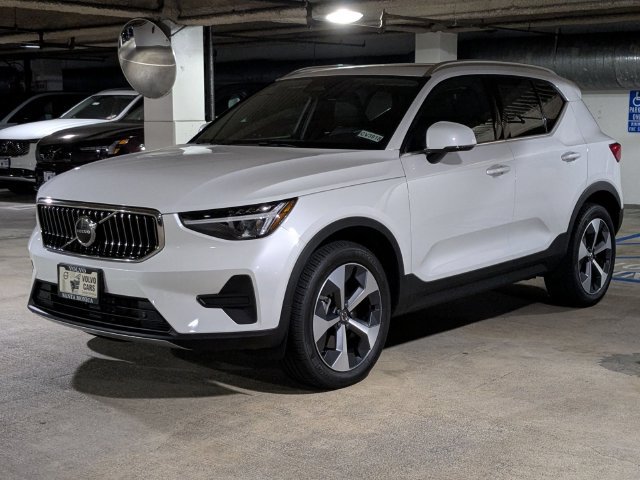 New 2025 Volvo XC40 B5 Core w/ Protection Package Premier AWD/4WD image 7