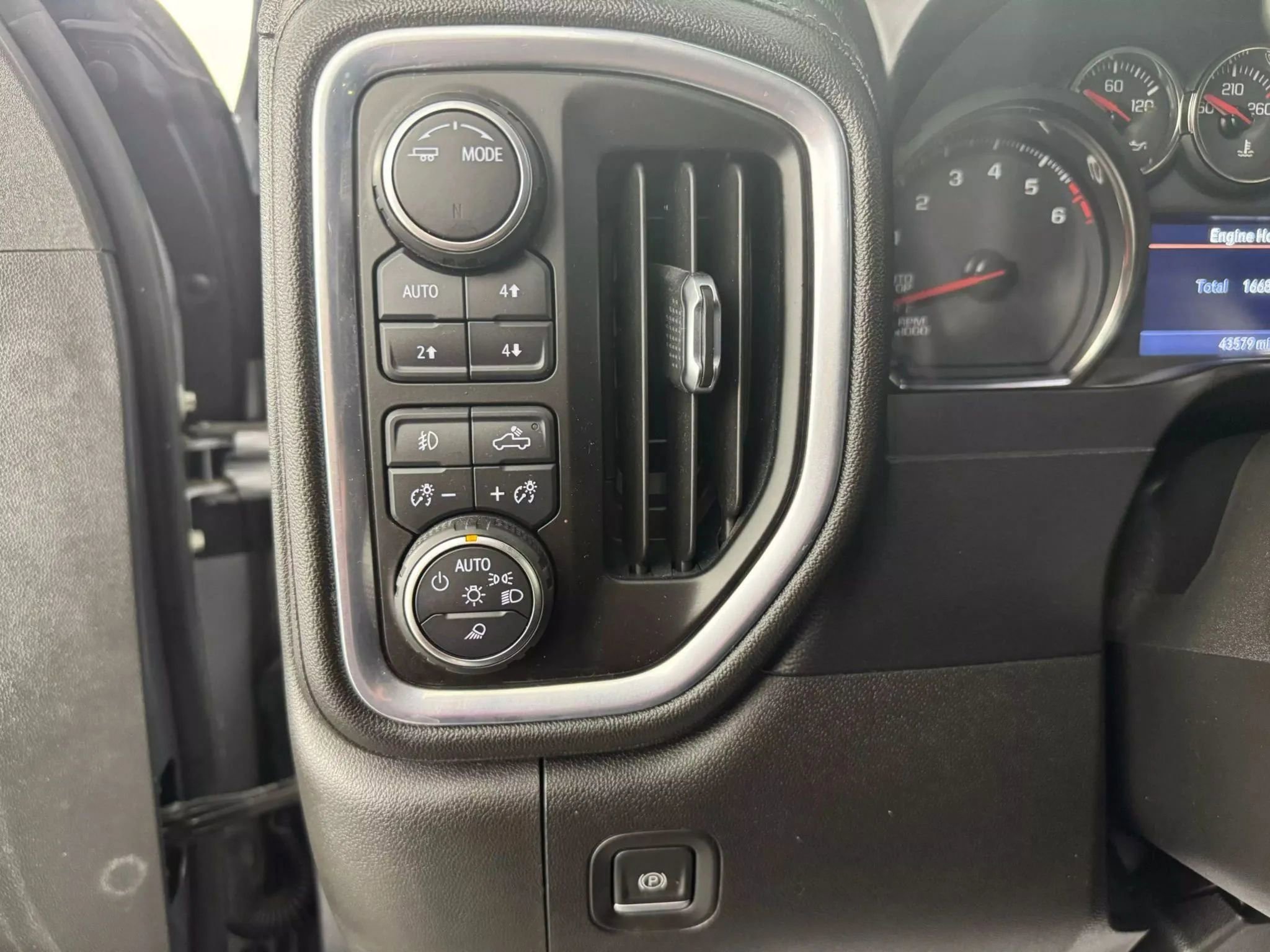 Used 2021 Chevrolet Silverado 1500 RST image 23