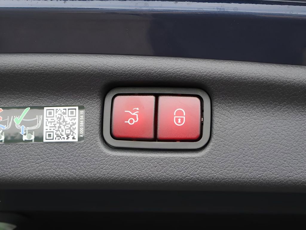 Certified 2025 Mercedes-Benz C 300 4MATIC Sedan image 18