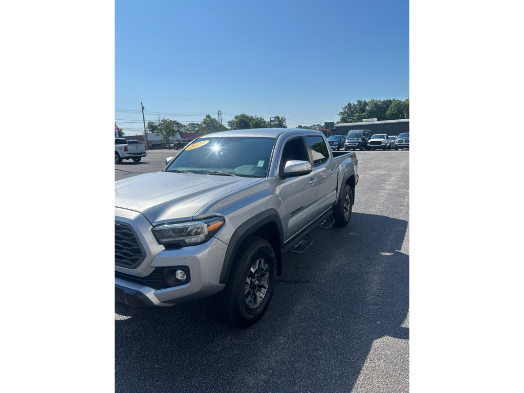 Used 2021 Toyota Tacoma TRD Off-Road w/ Technology Package AWD/4WD image 3