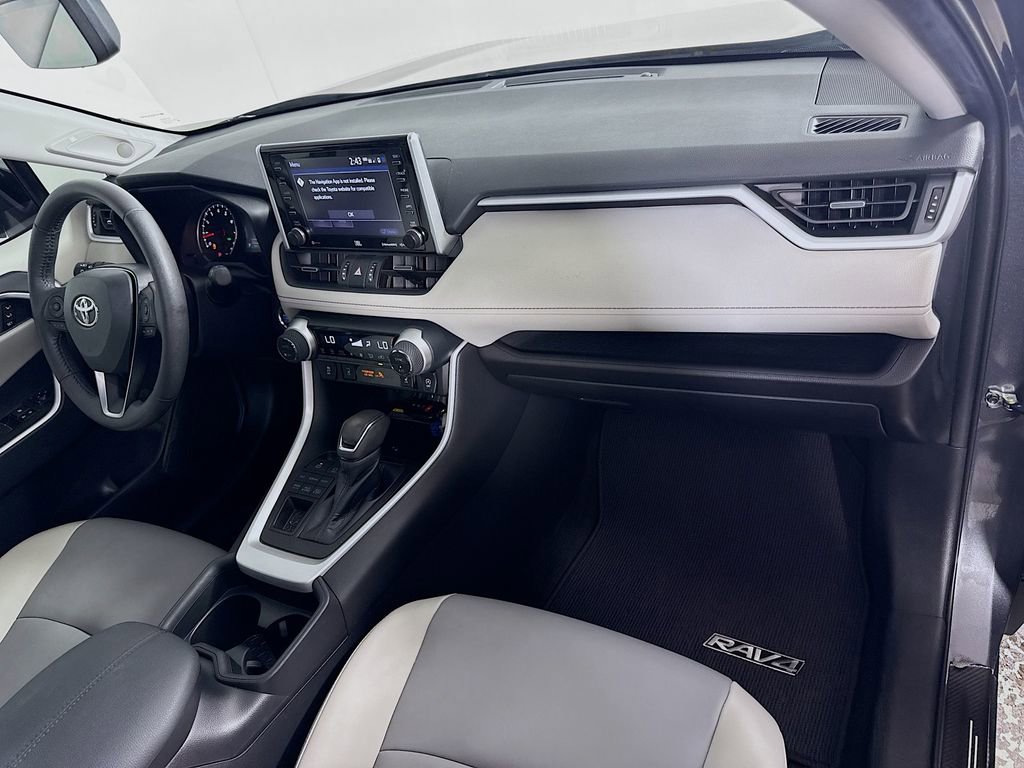 Used 2021 Toyota RAV4 XLE Premium image 29