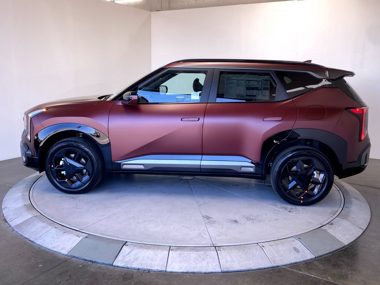 New 2027 Kia Seltos X-Line S w/ X-Line S Premium Package AWD/4WD image 2