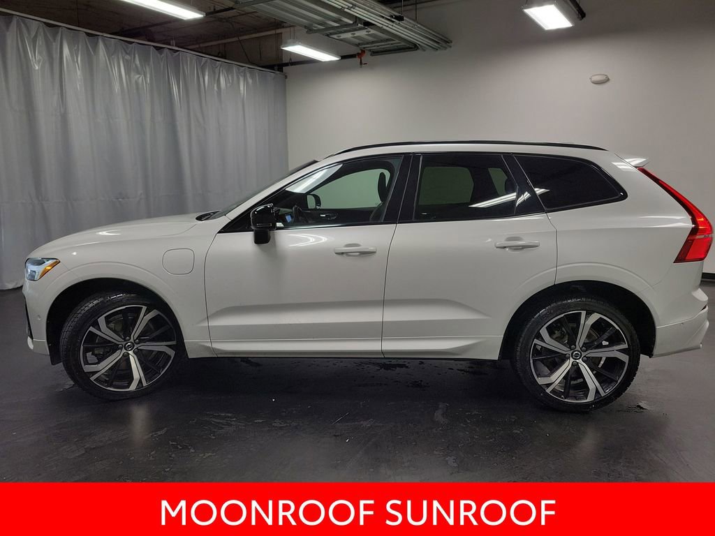 Used 2022 Volvo XC60 T8 R-Design w/ Advanced Package image 5