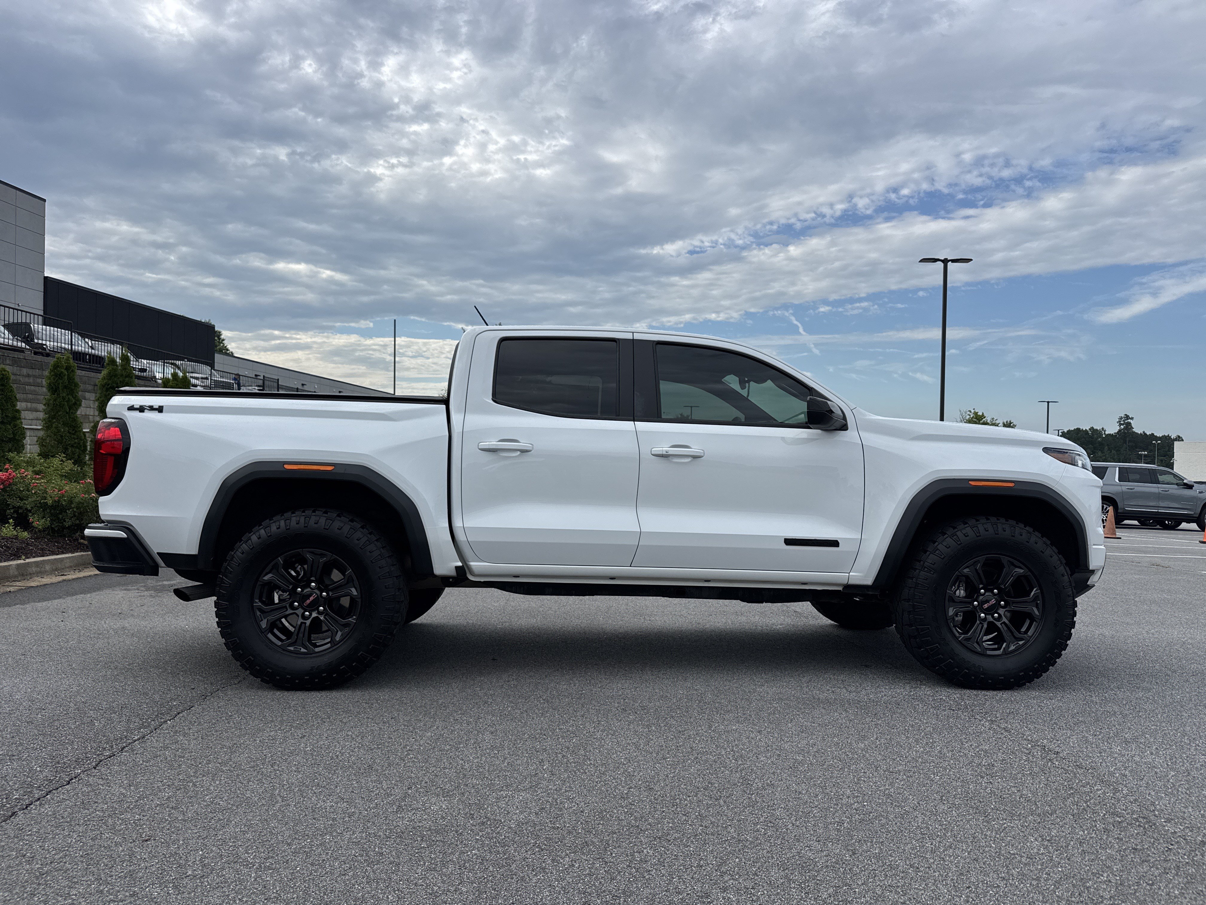Used 2024 GMC Canyon Elevation w/ Elevation Premium Package AWD/4WD image 11