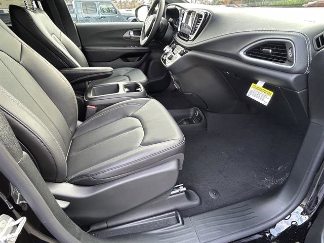 New 2026 Chrysler Pacifica Select image 19
