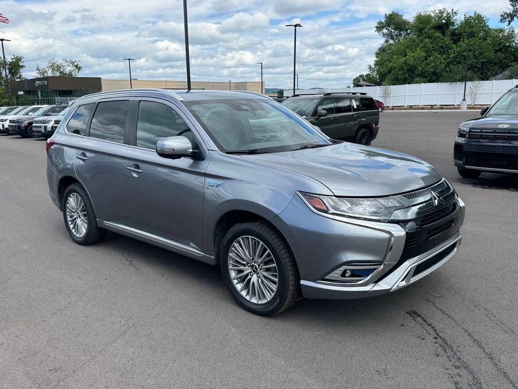 Used 2020 Mitsubishi Outlander 4WD Plug-In Hybrid image 2