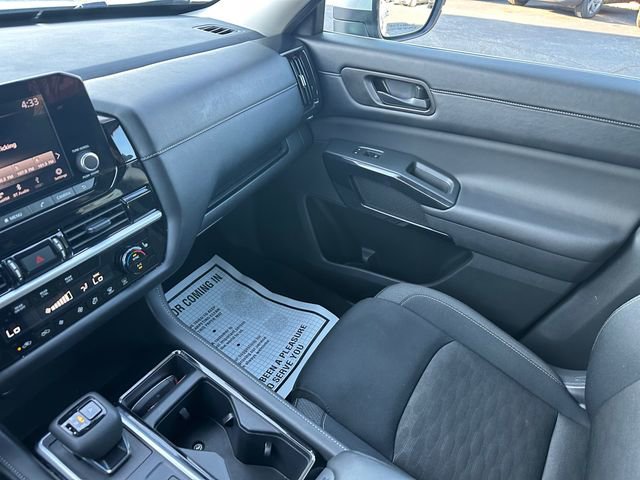 Used 2024 Nissan Pathfinder SV image 29