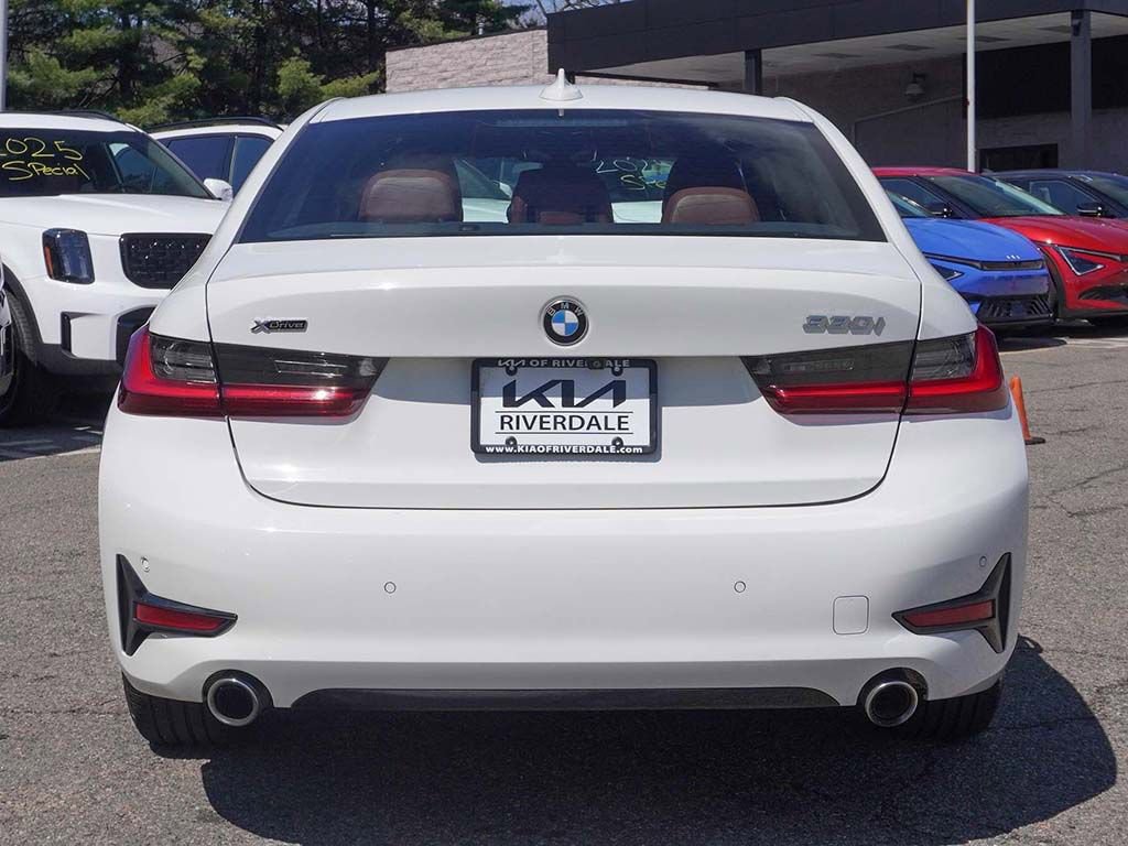 Used 2022 BMW 330i xDrive Sedan w/ Premium Package 2 image 13
