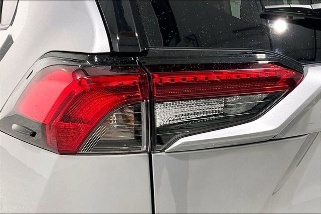 Used 2021 Toyota RAV4 XLE w/ XLE Grade Weather Package image 41