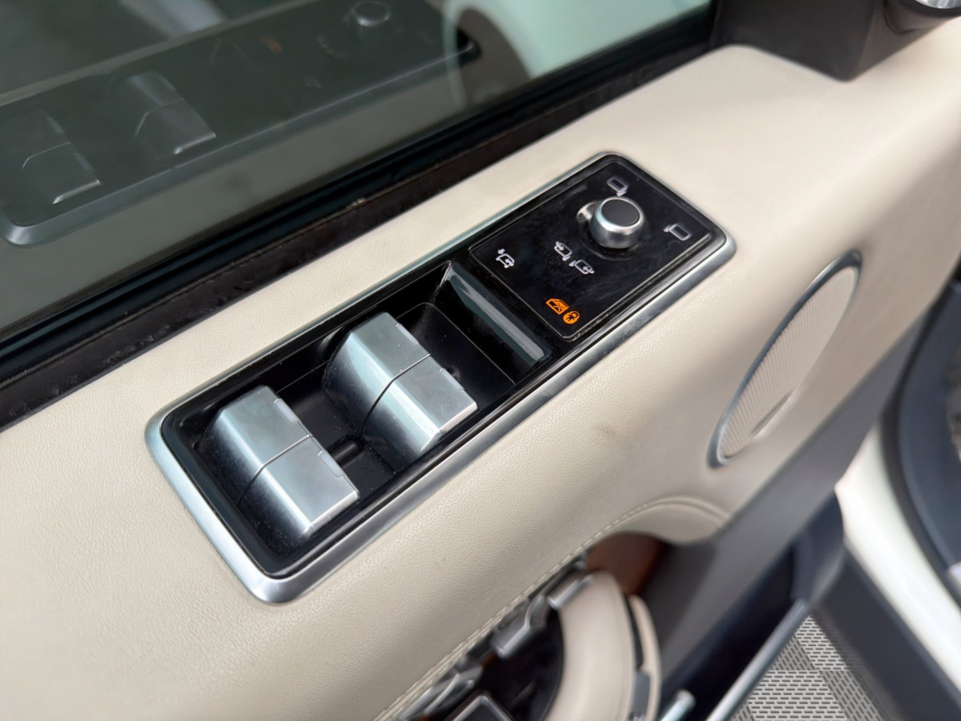 Used 2020 Land Rover Range Rover Long Wheelbase Autobiography AWD/4WD image 15