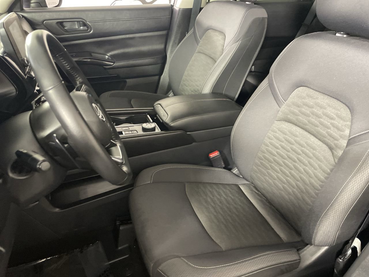 Used 2025 Nissan Pathfinder SV image 20