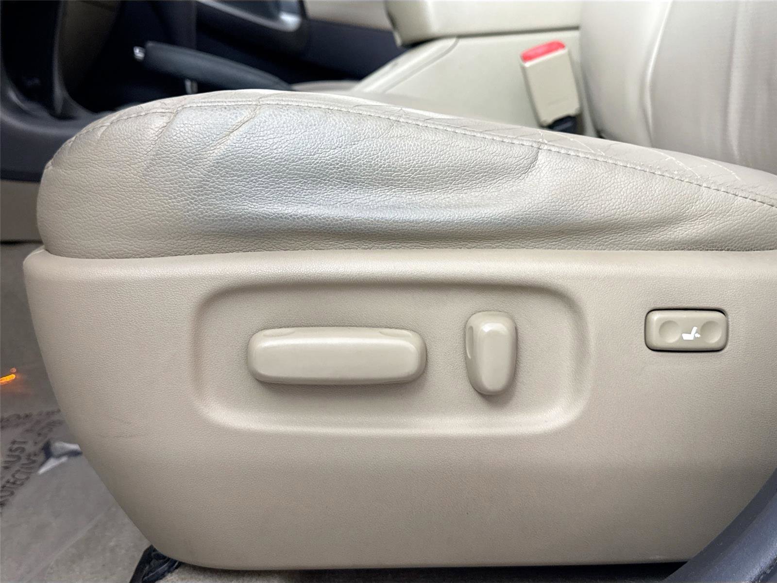 Used 2012 Toyota RAV4 Limited image 23