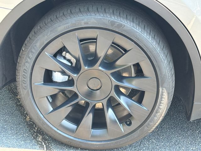 Used 2025 Tesla Model Y Long Range RWD image 19