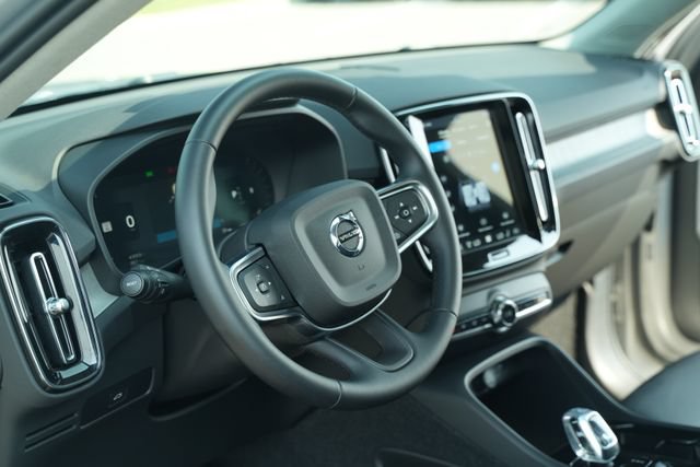 Used 2025 Volvo XC40 B5 Plus AWD/4WD image 28