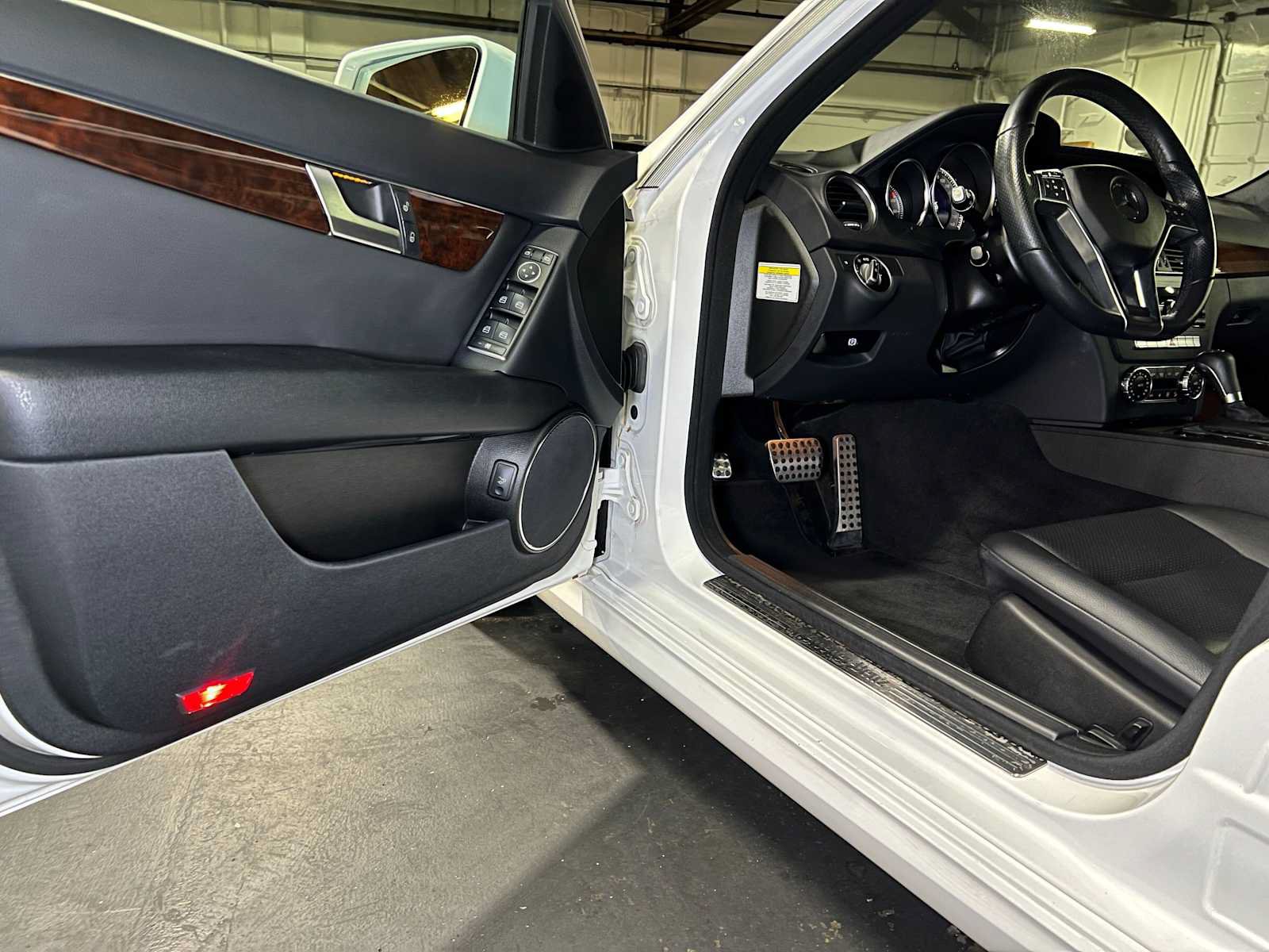 Used 2014 Mercedes-Benz C 250 Sedan image 19