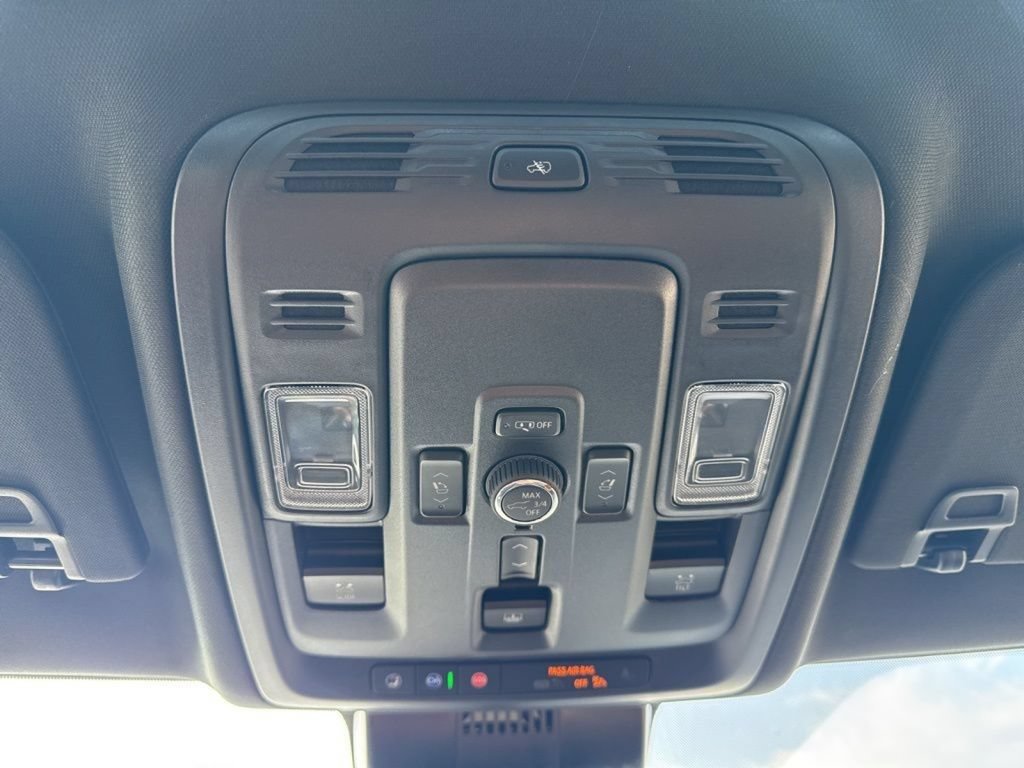 Used 2025 GMC Yukon XL Denali Ultimate w/ LPO, Floor Liner Package AWD/4WD image 36