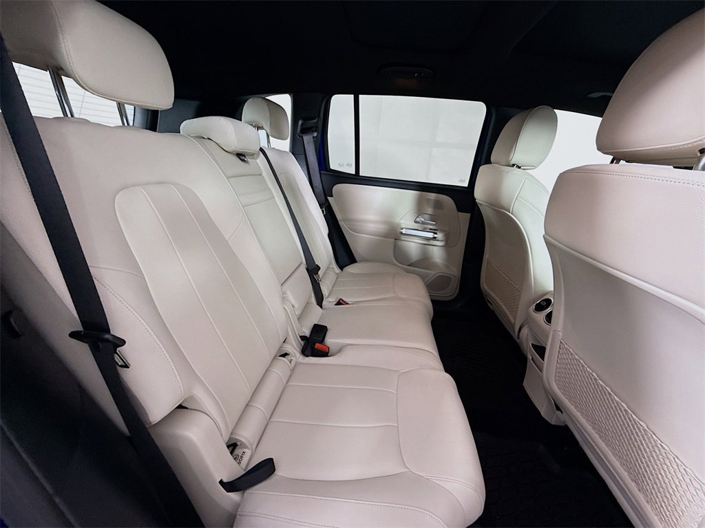 Used 2025 Mercedes-Benz GLB 250 4MATIC image 23