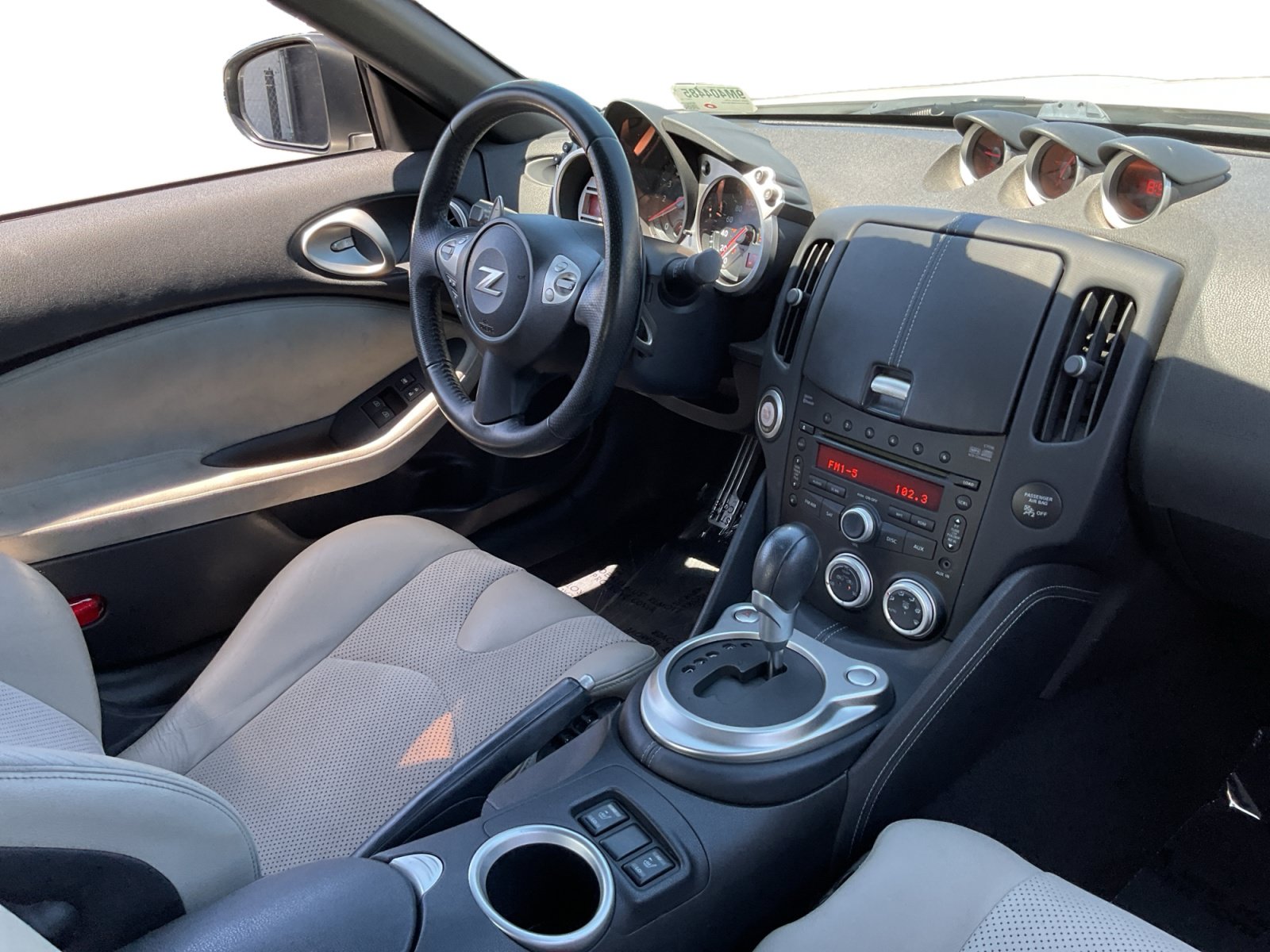 Used 2009 Nissan 370Z Touring RWD image 14