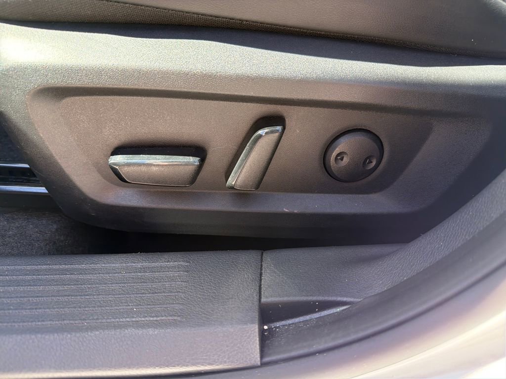 Used 2024 Nissan Rogue SV w/ SV Premium Package image 16